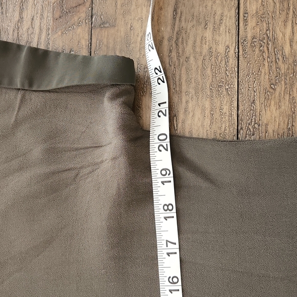 Doe & Rae Olive Green Blouse Size Medium - Picture 7 of 11